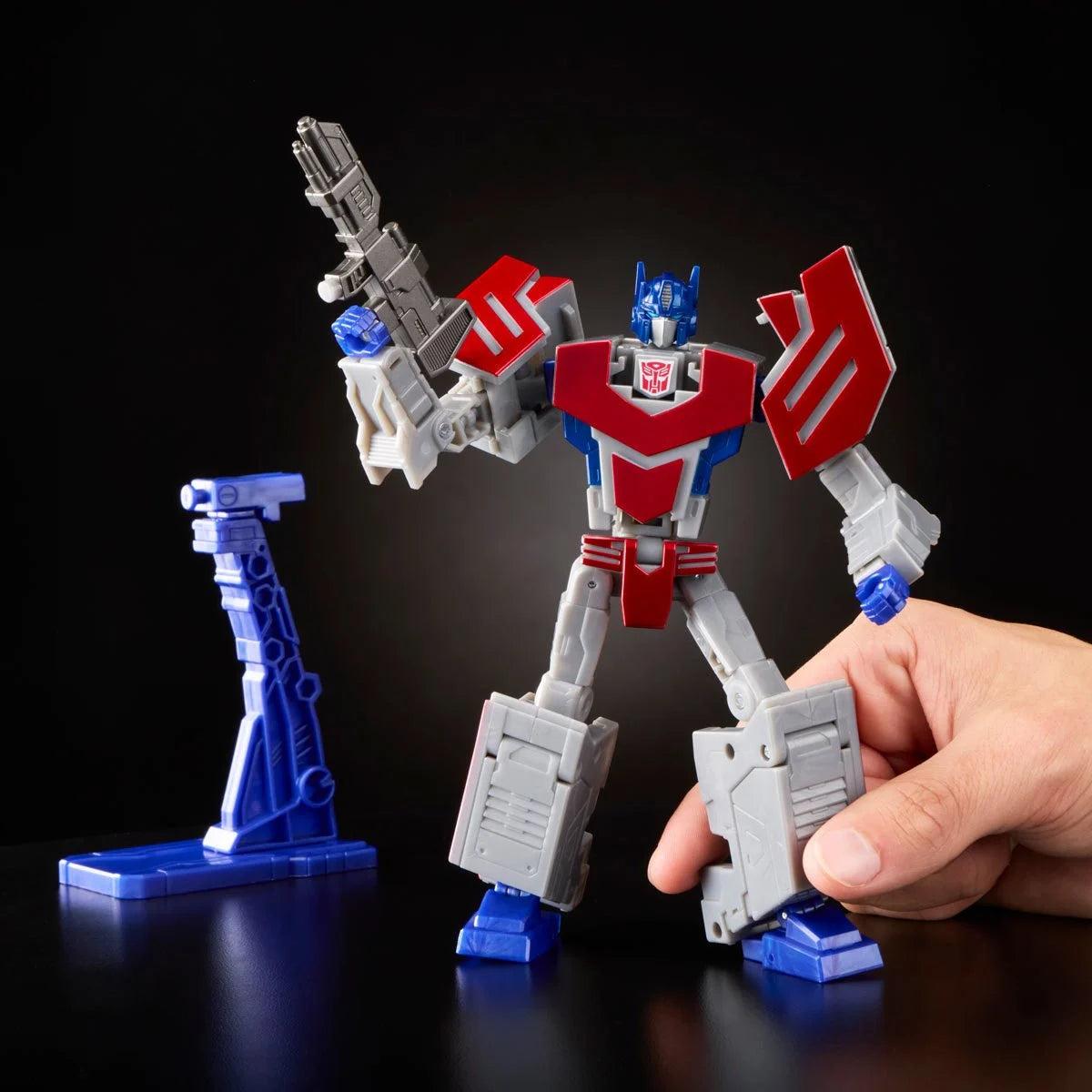 Transformers Icons Voyager Class Optimus Prime Action Figure