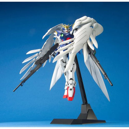 Gundam Wing Endless Waltz - Wing Gundam Zero Master Grade 1:100 Scale Model Kit